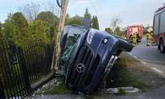 Roztrzaskał się o słup. Dramatyczny wypadek w Lubelskim