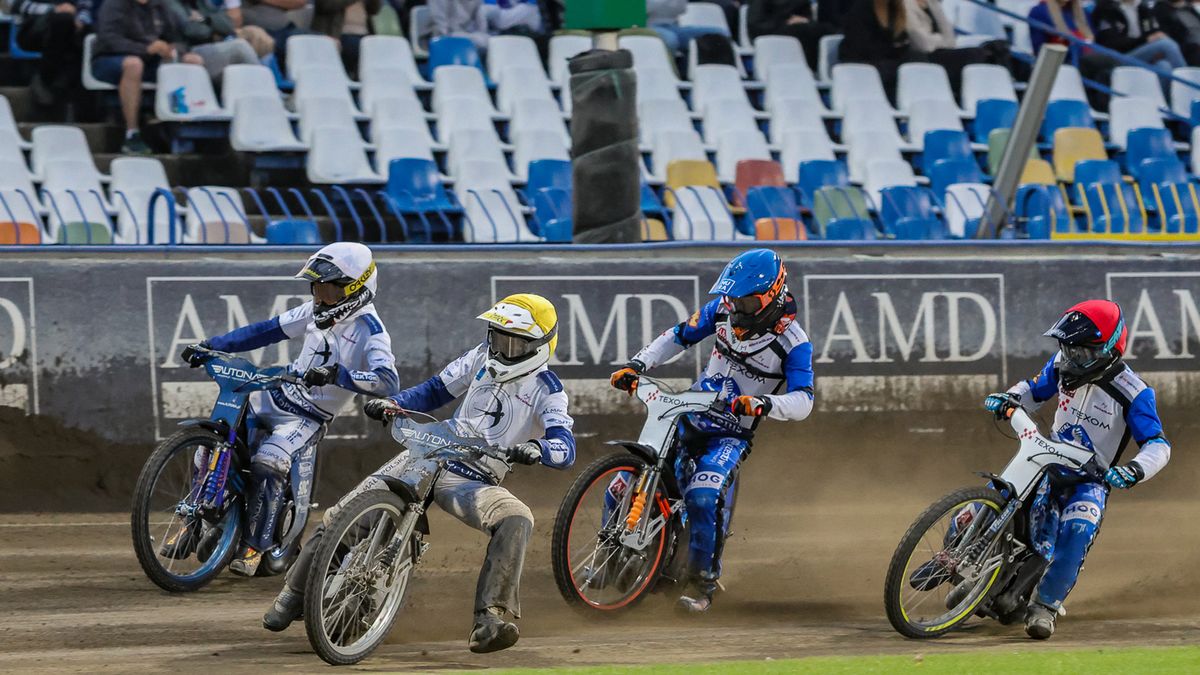 WP SportoweFakty / Michał Krupa / Na zdjęciu: Wiktor Rafalski z tyłu