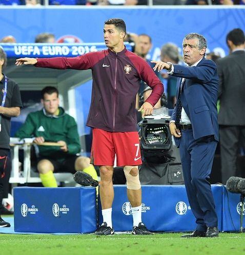 Cristiano Ronaldo i Fernando Santos w trakcie finału Euro 2016