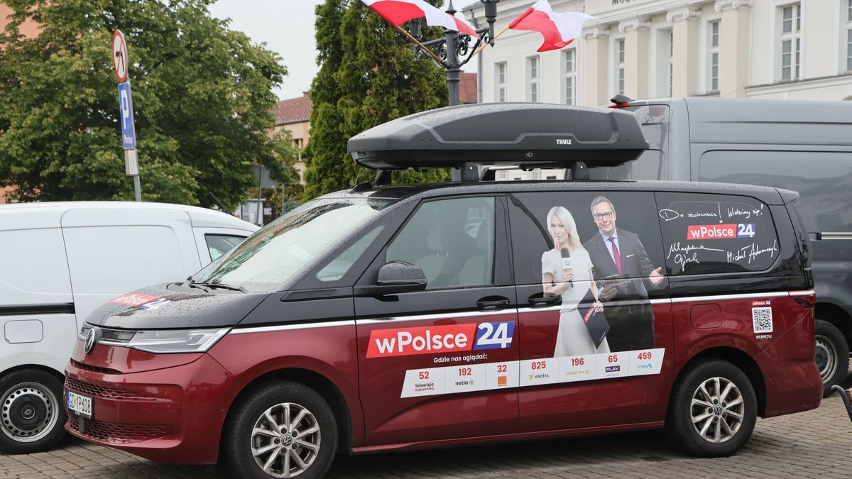 Zbierają na studio z widokiem na Warszawę. Przegrywają z TV Republiką