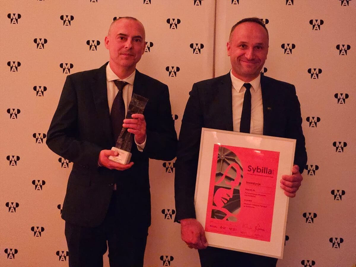 Gala laureatów. Od lewej Grzegorz Plewik, z-ca dyrektora PMM, i Tomasz Oleksy-Zborowski, kierownik MMPS