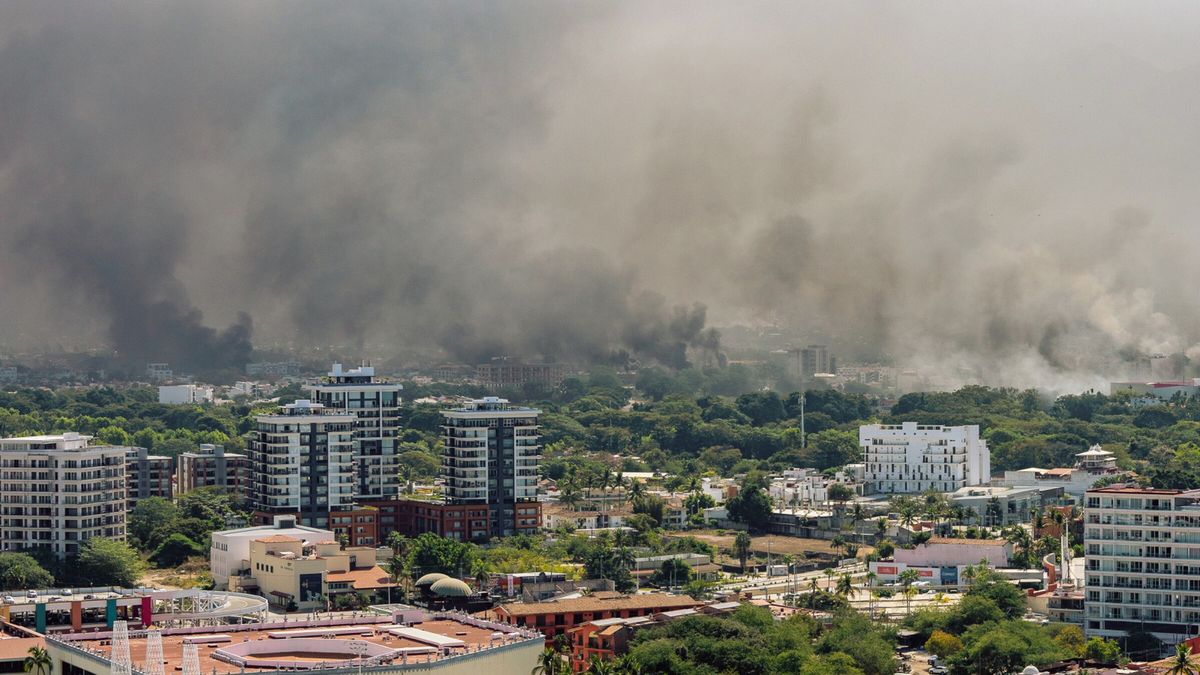 Meksyk w ogniu. Linie lotnicze odwołują loty