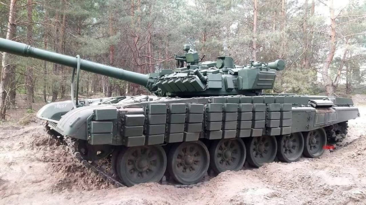 Ukraińcy modyfikują czołgi otrzymane od Polski. Dodają kostki ERA