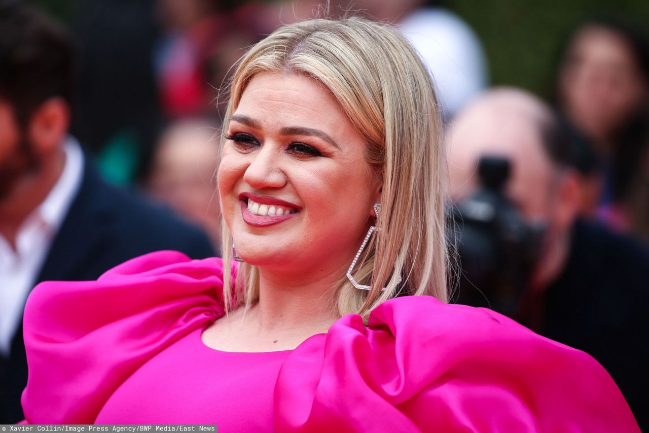 Kelly Clarkson ogłosiła rozwód. Roześmiana pluskała się w falach