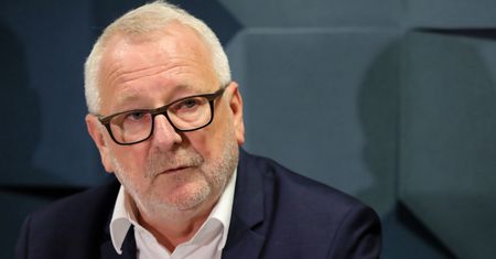 Profesor mówi bez ogródek. "Postawy negujące istnienie koronawirusa powinny być ścigane"