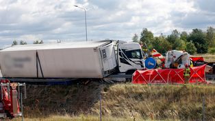 Wypadek na A1. Ciężarówka miała logo jednej z firm, jest oświadczenie