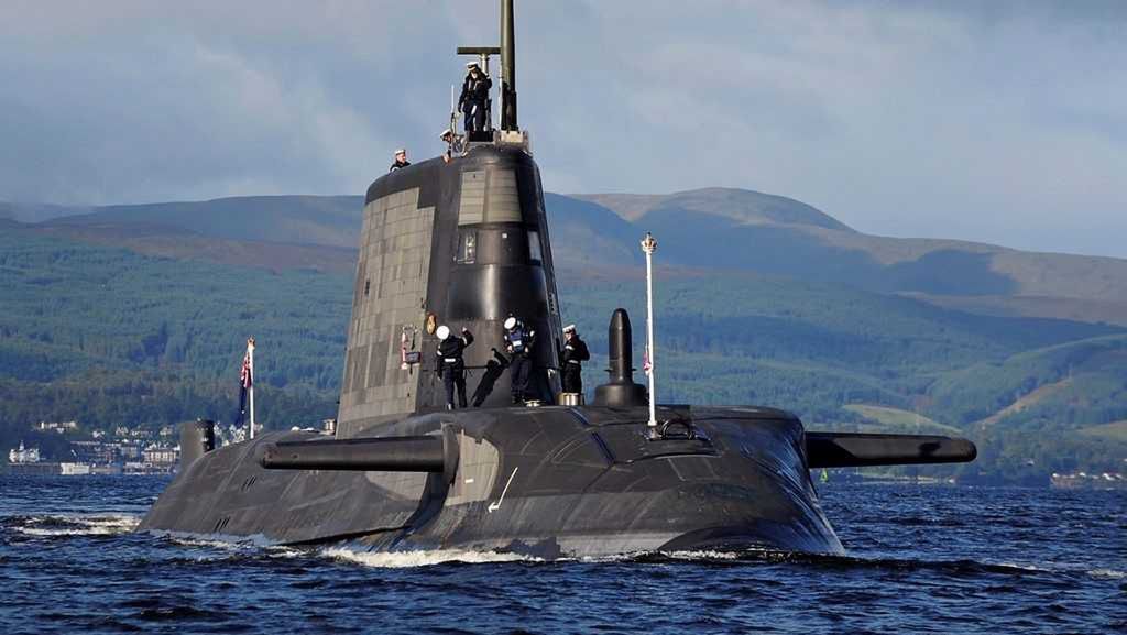 HMS Ambush podczas rejsu pokazowego.