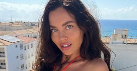 Włożyła bikini do góry nogami. Tak bawi się na Filipinach