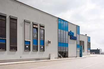 Premie niższe, koszty cięte. Problemy polskiego giganta
