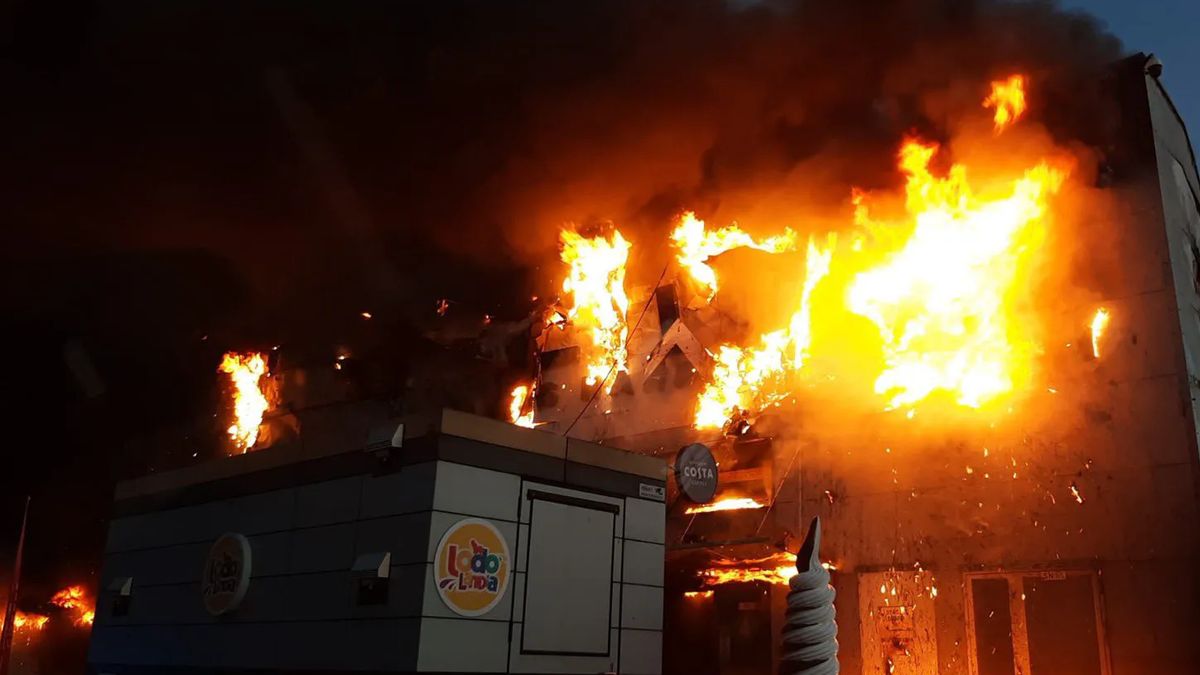 Przedsiębiorcy załamani po pożarze w centrum handlowym Marywilska 44.