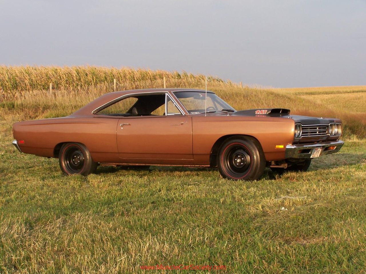 Plymouth Roadrunner (fot. popuppistons.com)