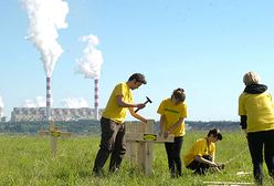 1000 krzyży przed elektrownią Bełchatów