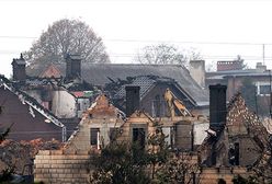 Zniszczenia po pożarze w Jankowie Przygodzkim w świetle dnia