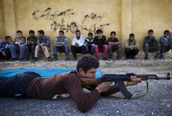 Syria: rebelianci szkolą nastolatków do walki