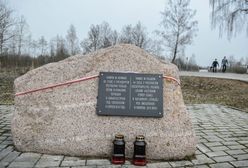 W Smoleńsku wciąż stoi krzyż i kamień