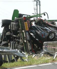 Zderzył się bus z ciężarówką