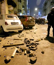 Zniszczenia po zamieszkach w Warszawie