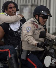 Krwawe demonstracje w Wenezueli. 28 zabitych, 365 rannych