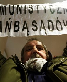 Incydenty w sądzie podczas rozprawy ws. Ciastonia i Sasina