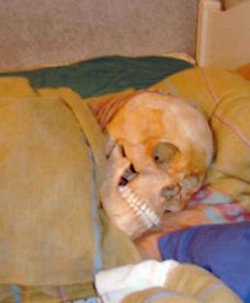 Trzymała w domu szkielety sześciu osób