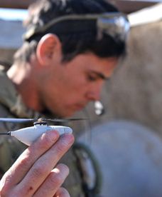 Black Hornet - dron wielkości kolibra