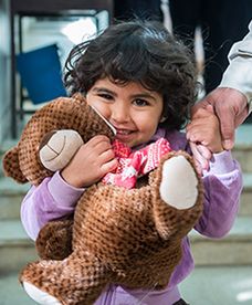 Polska wiceminister rozdała prezenty uchodźcom