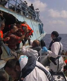 Uratowali ponad 6 tysięcy uchodźców u wybrzeży Libii