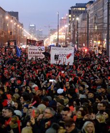 Czerwone kartki dla rządu. Tak wyglądały ulice polskich miast