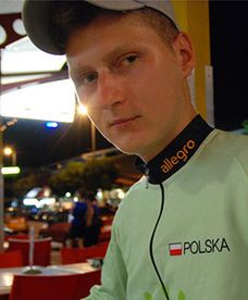 Wyleczył raka mózgu, objedzie Australię