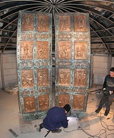 "Święte" drzwi w Wadowicach