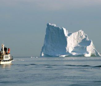 Roztapia się ogromny lodowiec na Grenlandii