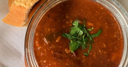Chili z wołowiną (zupa) przygotowane z dodatkiem wody 1:1
