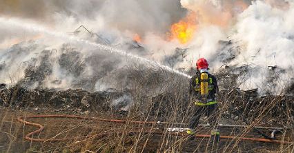 Pożar wysypiska śmieci w Leśnie Górnym