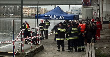 Auto wpadło do Odry