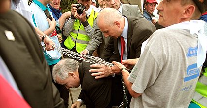 Posłowie opuszczają sejm