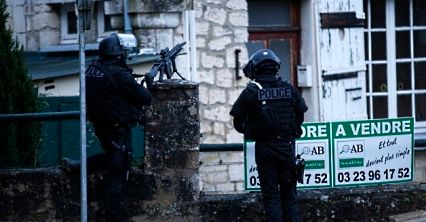 Francuska policja szuka terrorystów