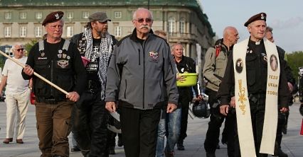 Polscy motocykliści przed Grobem Nieznanego Żołnierza