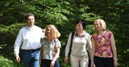 Podczas szczytu G7 mąż Angeli Merkel dba o rozrywkę dla żon polityków