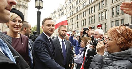 Tłum Polaków na spotkaniu z Andrzejem Dudą w Londynie