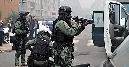 Jak się zachować w czasie zamachu i akcji antyterrorystycznej
