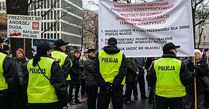 Protesty przed siedzibą Trybunału Konstytucyjnego