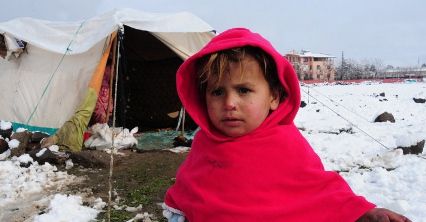 Syryjscy uchodźcy: uciekli przed wojną, zamarzają w obozach