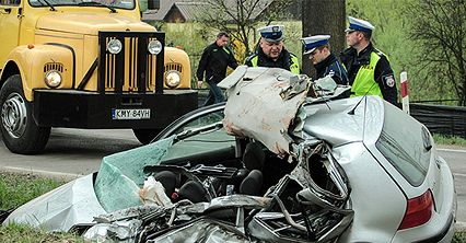 Naczepa tira uderzyła w samochody