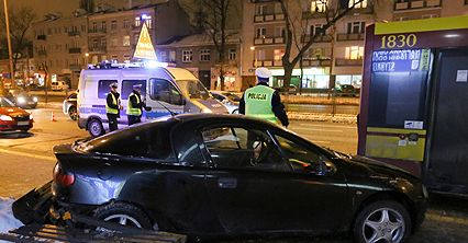 Pijany kierowca wjechał w przystanek w Warszawie