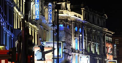 Sufit runął na widownię w londyńskim teatrze Apollo