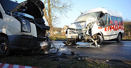 Czołowe zderzenie busów