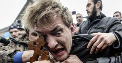 Tłum na Majdanie złapał jednego ze snajperów