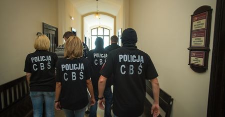 Grupa wyłudzająca VAT rozbita przez CBŚP. Udawali, że sprzedają drogie zegarki