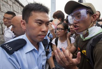 Demonstracje w Hongkongu. Policja przestrzega przed eskalacją protestu