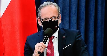 Niedzielski przyłapany! Ministerstwo Zdrowia tłumaczy